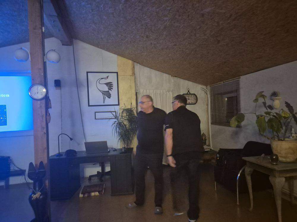 20250920_214253_resized