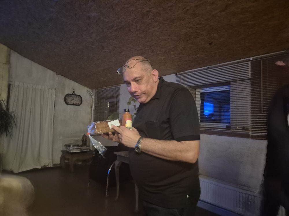 20250920_214324_resized