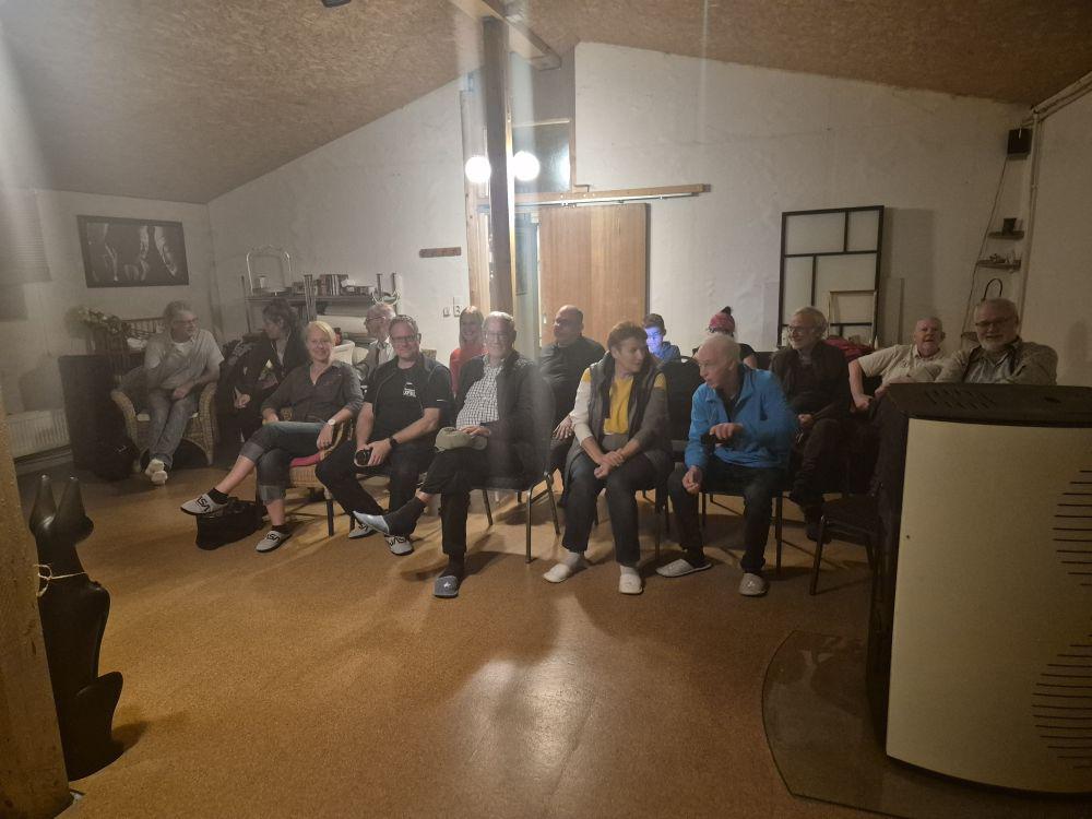 20250920_223310_resized